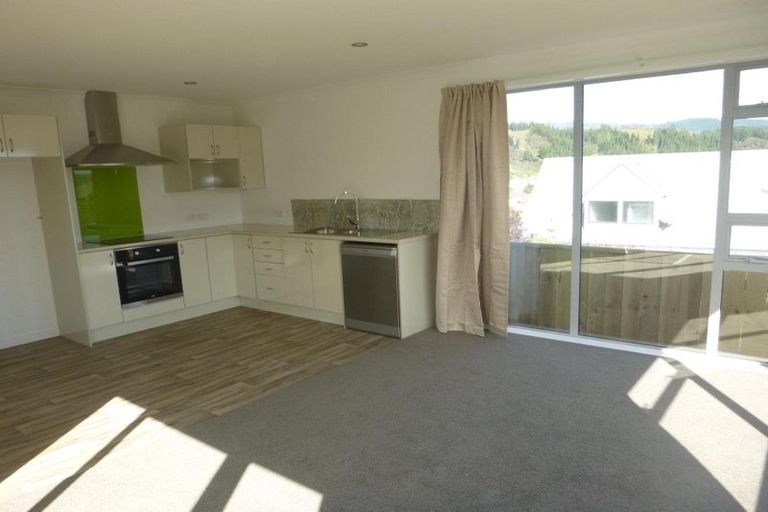 Photo of property in 90 Sunstone Crescent, Timberlea, Upper Hutt, 5018