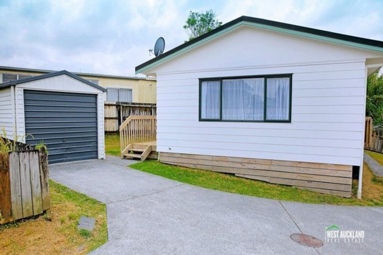 Photo of property in 34e Ranui Station Road, Ranui, Auckland, 0612
