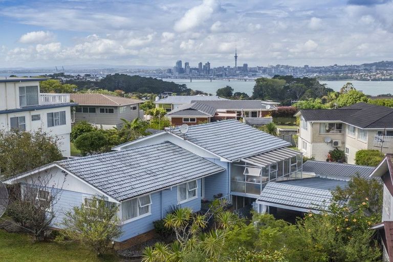 Photo of property in 22 Chelsea View Drive, Chatswood, Auckland, 0626
