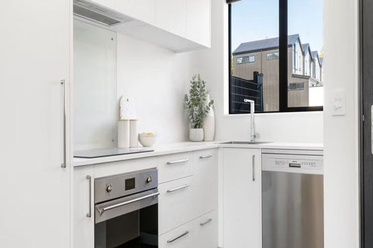 Photo of property in 2/27 Harewood Road, Papanui, Christchurch, 8053