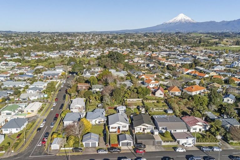 Photo of property in 145 Clawton Street, Westown, New Plymouth, 4310