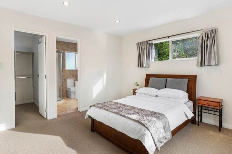 Photo of property in 30a Schnapper Rock Road, Schnapper Rock, Auckland, 0632