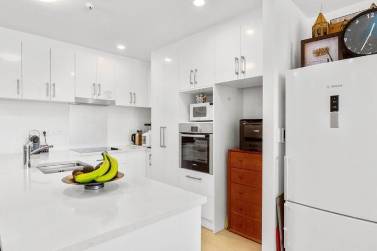 Photo of property in Apollo Apartments, 201/46 Rosedale Road, Rosedale, Auckland, 0632