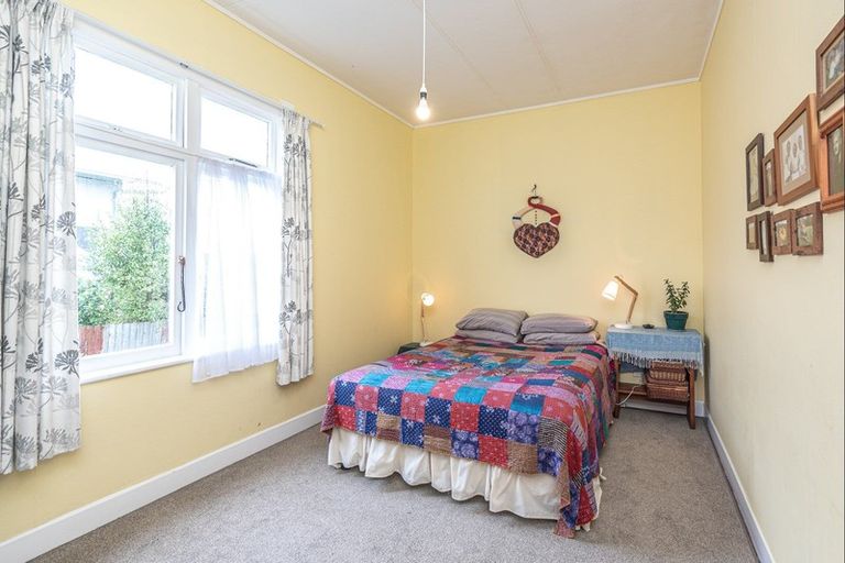 Photo of property in 25 Brassey Street, Waverley, 4510