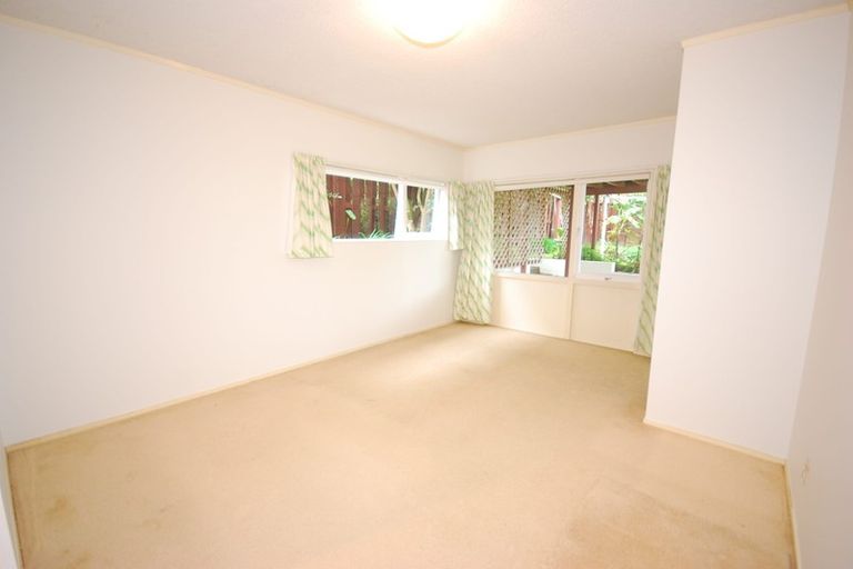 Photo of property in 19 Maxwelton Drive, Mairangi Bay, Auckland, 0630