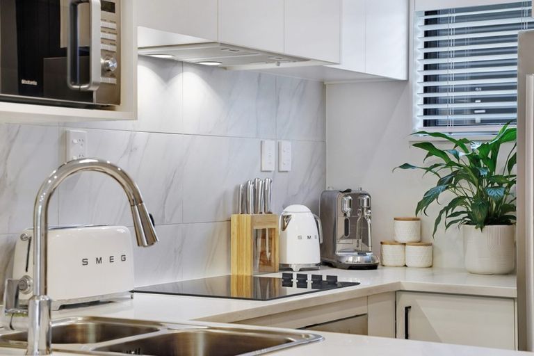 Photo of property in 41 Morihana Close, Glen Eden, Auckland, 0602