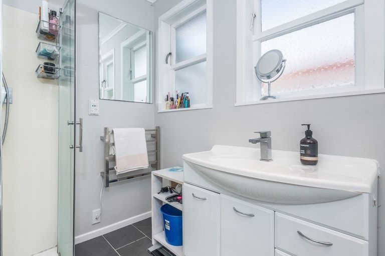 Photo of property in 24 Franklyn Road, Tawa, Wellington, 5028