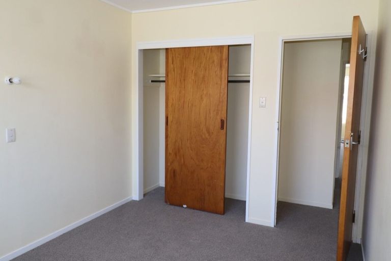 Photo of property in 2/171 Queens Drive, Lyall Bay, Wellington, 6022