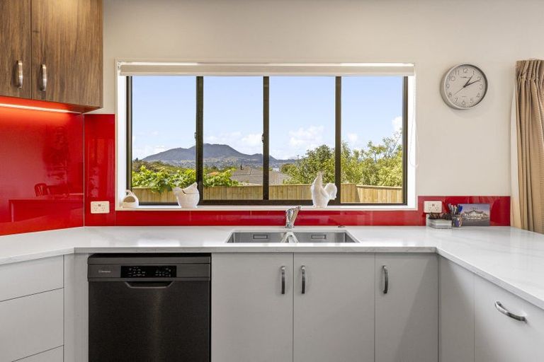 Photo of property in 25 Kinder Street, Acacia Bay, Taupo, 3330