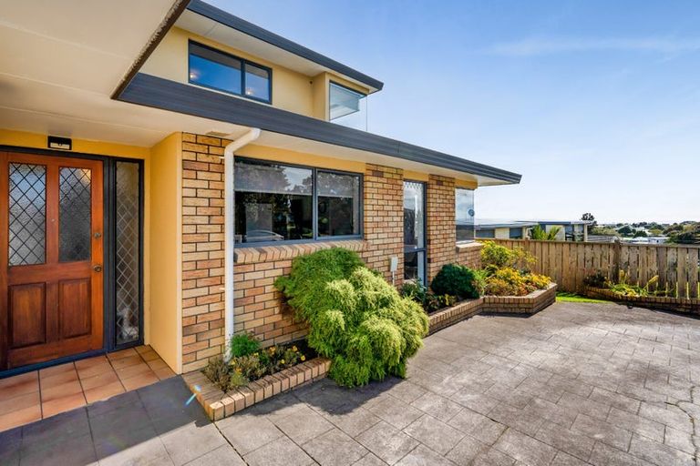 Photo of property in 20 Kellyville Heights, Merrilands, New Plymouth, 4312