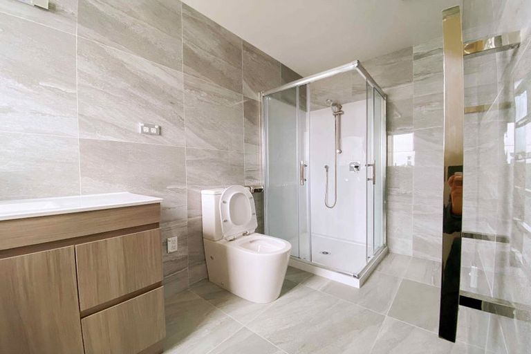 Photo of property in 38 Namsan Close, Fairview Heights, Auckland, 0632