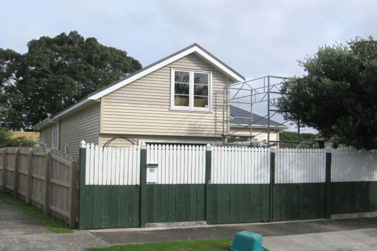 Photo of property in 2/11 Brown Grove, Fairfield, Lower Hutt, 5011