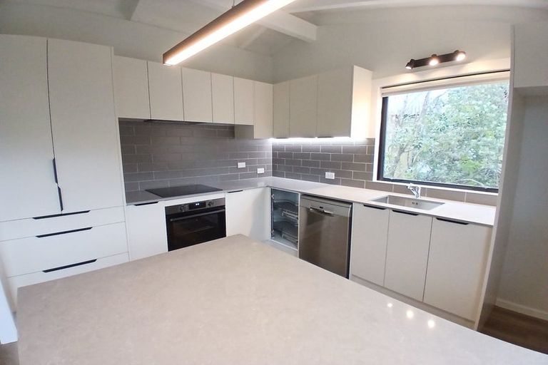 Photo of property in 76 Ranui Crescent, Khandallah, Wellington, 6035