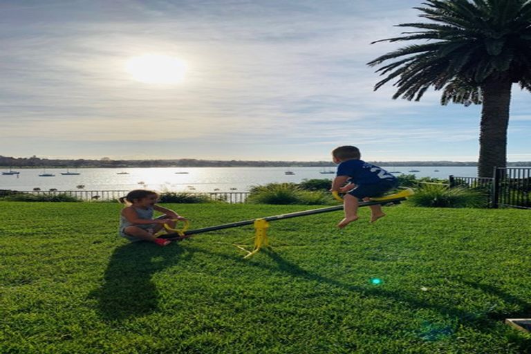 Photo of property in 2/89 Fisher Parade, Sunnyhills, Auckland, 2010