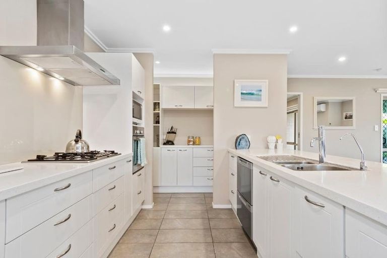 Photo of property in 67 Bathurst Crescent, Pyes Pa, Tauranga, 3112