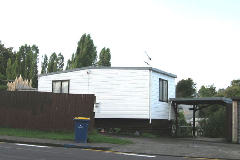 Photo of property in 1/136 Triangle Road, Massey, Auckland, 0614