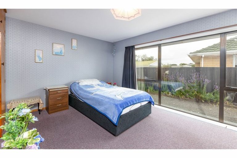 Photo of property in 64 Niven Street, Avondale, Christchurch, 8061