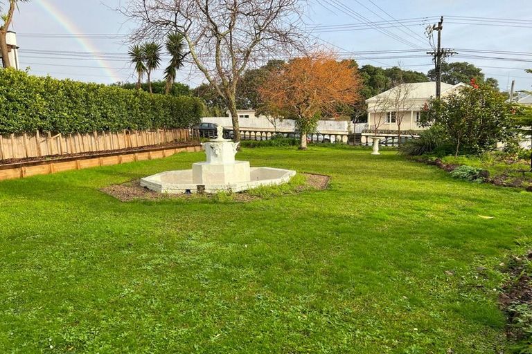 Photo of property in 152 Calliope Road, Stanley Point, Auckland, 0624