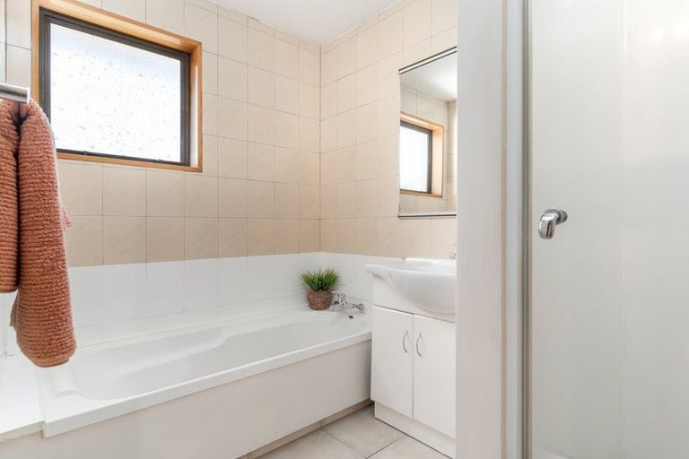 Photo of property in 75 Apsley Drive, Avonhead, Christchurch, 8042