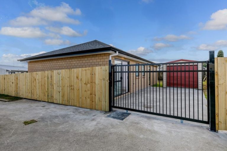 Photo of property in 1/25 Kennington Drive, Clendon Park, Auckland, 2103