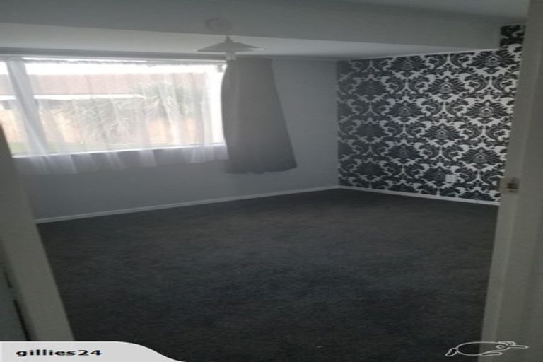 Photo of property in 18 Cumberland Place, Kelvin Grove, Palmerston North, 4414