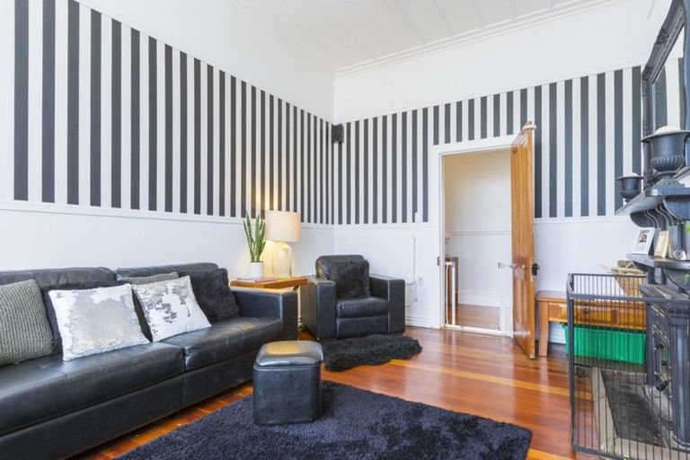 Photo of property in 14 Collingwood Road, Waiuku, 2123