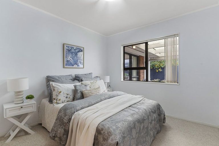 Photo of property in 1/5 Golfland Drive, Golflands, Auckland, 2013