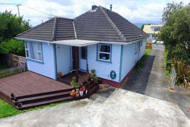 Photo of property in 7 Winchester Street, Levin, 5510