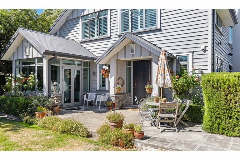 Photo of property in 94 Saint Martins Road, Saint Martins, Christchurch, 8022