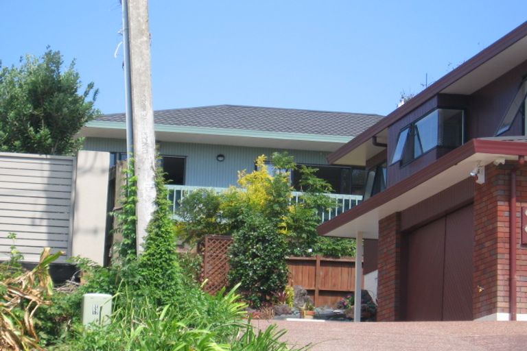 Photo of property in 1/1 Beechwood Road, Rothesay Bay, Auckland, 0630