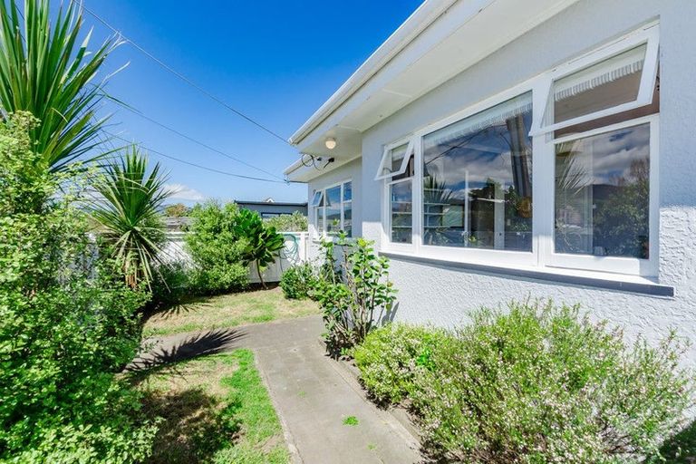 Photo of property in 131 Renown Road, Raumati South, Paraparaumu, 5032