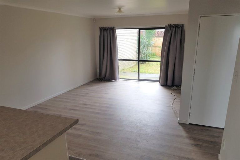 Photo of property in 13/12a Tironui Station Road East, Papakura, 2112