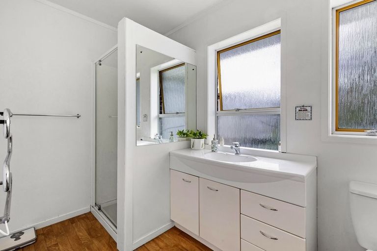 Photo of property in 2/4 Celina Place, Browns Bay, Auckland, 0630