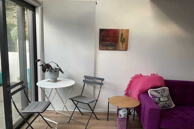 Photo of property in 104 Elizabeth Street, Mount Victoria, Wellington, 6011