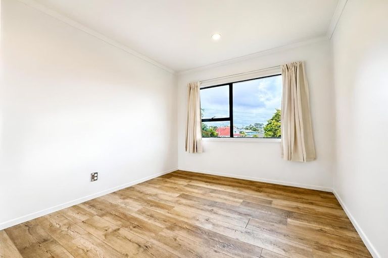 Photo of property in 14 Sabana Place, Unsworth Heights, Auckland, 0632