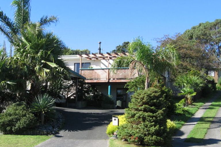 Photo of property in 24 Pahi Place, West Harbour, Auckland, 0618