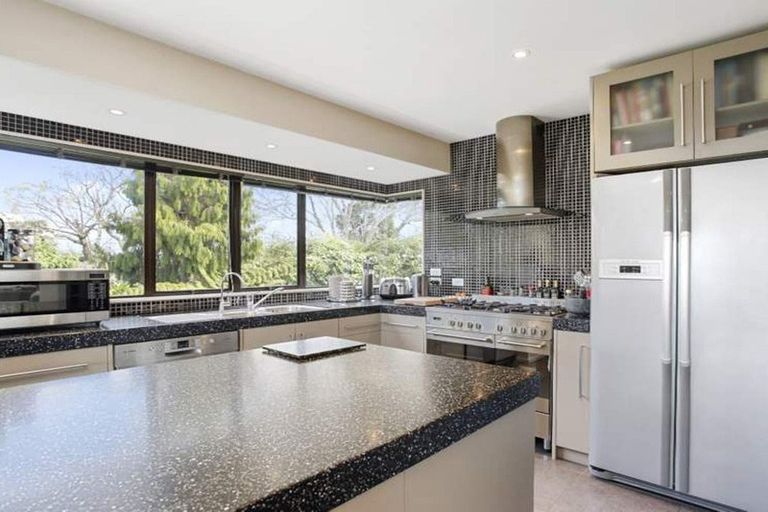 Photo of property in 1/1 Long Street, Torbay, Auckland, 0630