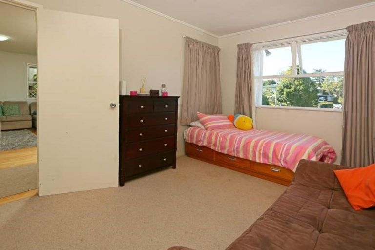 Photo of property in 60 Glendene Avenue, Glendene, Auckland, 0602