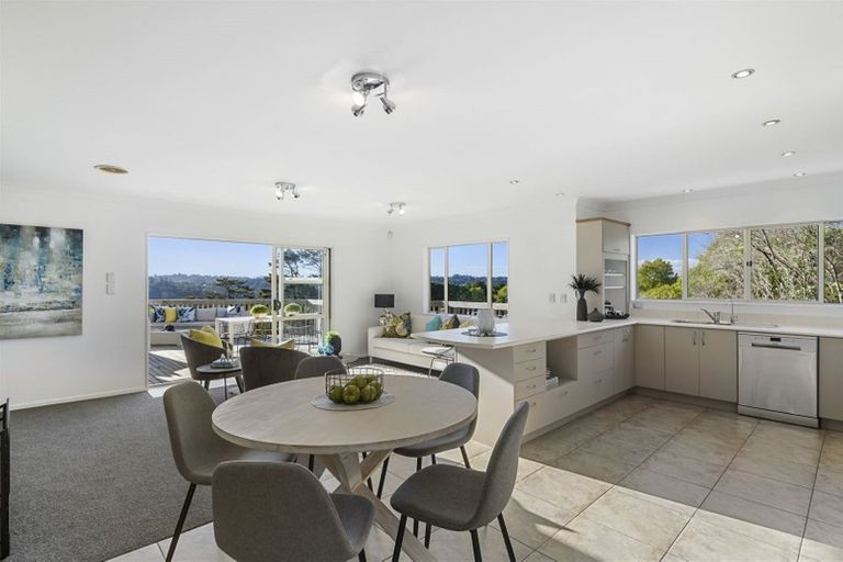 Photo of property in 9 Kittiwake Drive, Schnapper Rock, Auckland, 0632
