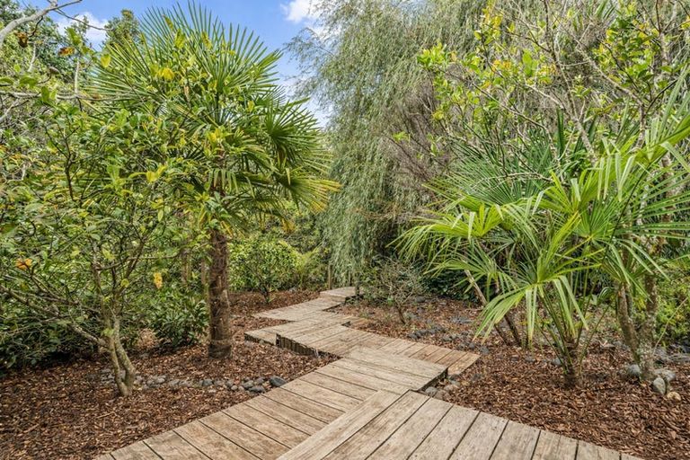 Photo of property in 11 Moffat Road, Red Beach, 0932