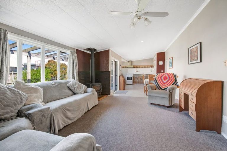 Photo of property in 17 Parakai Avenue, Parakai, 0830