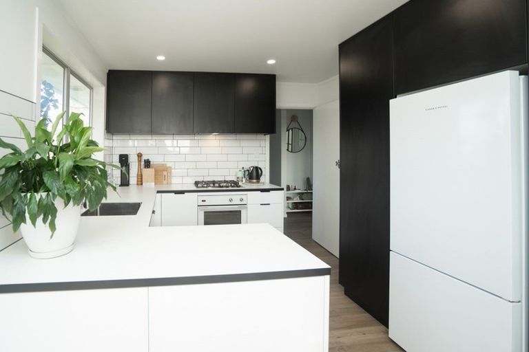 Photo of property in 83 Riversdale Drive, Merrilands, New Plymouth, 4312