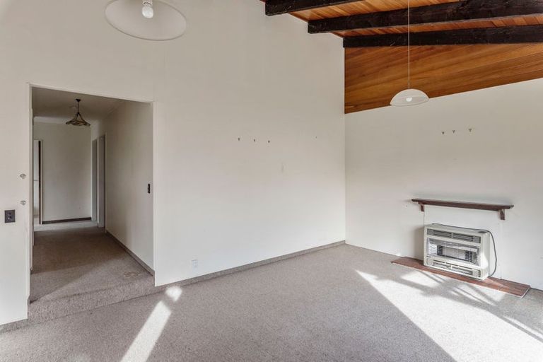 Photo of property in 15 Winara Avenue, Waikanae, 5036