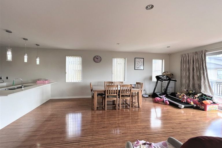 Photo of property in 27 Mantra Road, Massey, Auckland, 0614