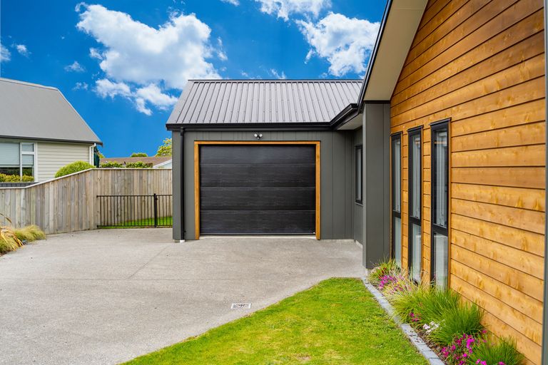 Photo of property in 17 Tarata Grove, Lansdowne, Masterton, 5810