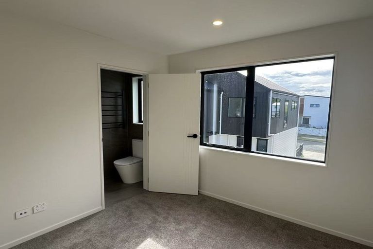 Photo of property in 6d Glennandrew Drive, Half Moon Bay, Auckland, 2012