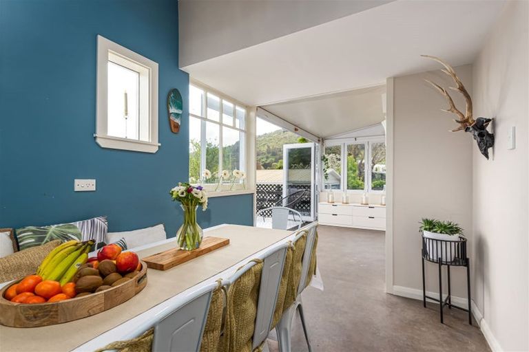 Photo of property in 31 Flavell Street, Heathcote Valley, Christchurch, 8022