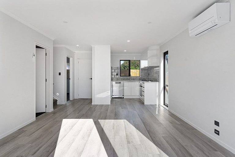 Photo of property in 8e Kent Road, Manurewa, Auckland, 2102