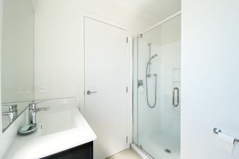 Photo of property in 5/2 Frances Bryers Road, Hobsonville, Auckland, 0616