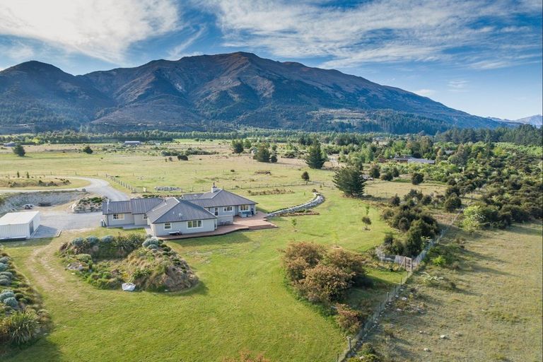 Photo of property in 136 Te Awa Road, Albert Town, Wanaka, 9382